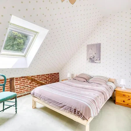 Апартаменты Large Character House Near Caen