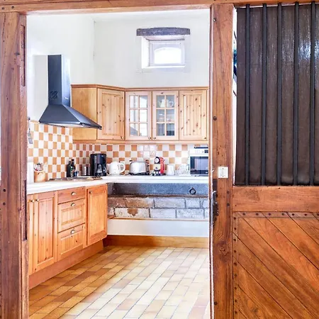 Апартаменты Large Character House Near Caen Tourville-sur-Odon