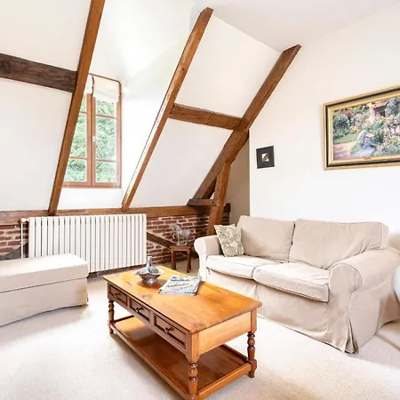 Апартаменты Large Character House Near Caen *