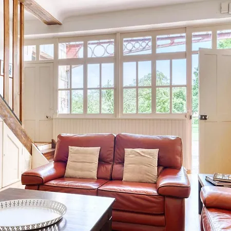 Апартаменты Large Character House Near Caen *