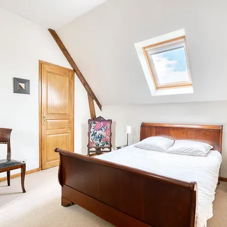 Апартаменты Large Character House Near Caen *